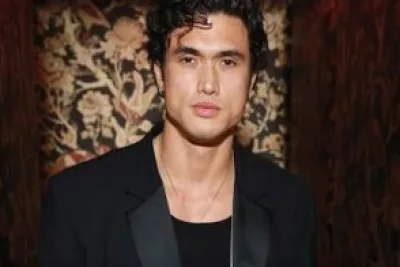 เจาะลึกประวัติ Charles Melton: ตัวเต็งบท Kakashi Hatake ใน Naruto ฉบับคนแสดง