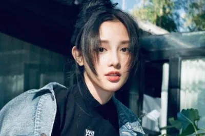 Peng Xiaoran เปิดเผยความสัมพันธ์กับบุคคลนอกวงการ หลังจากสารภาพว่ากำลังมีความรักบนเว่ยป๋อ